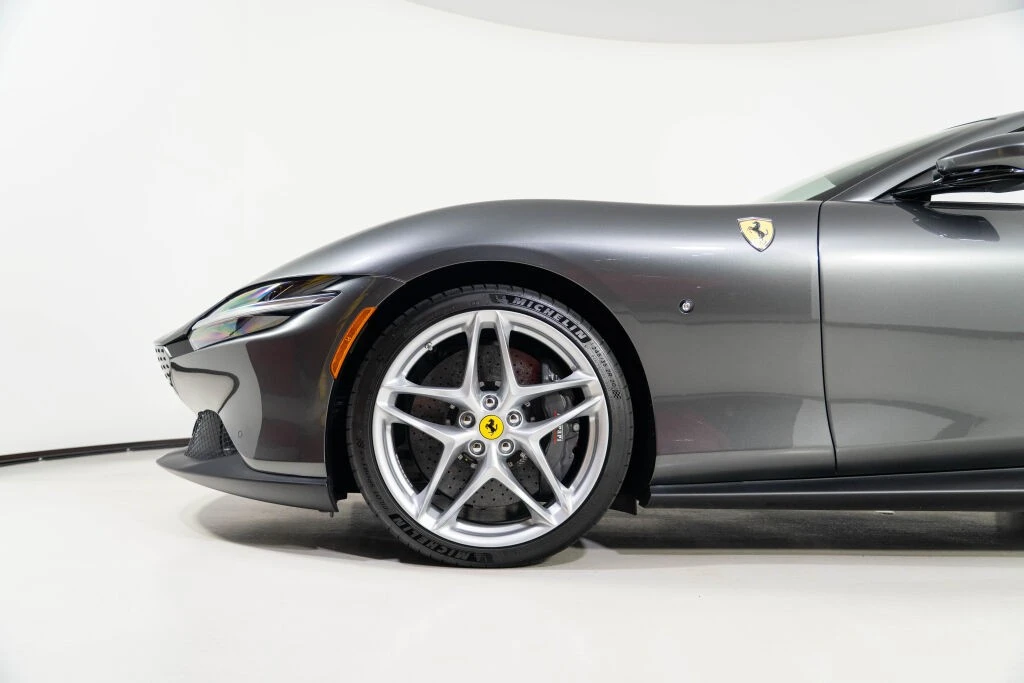 2025 Ferrari Roma Spider - Image 12 of 31