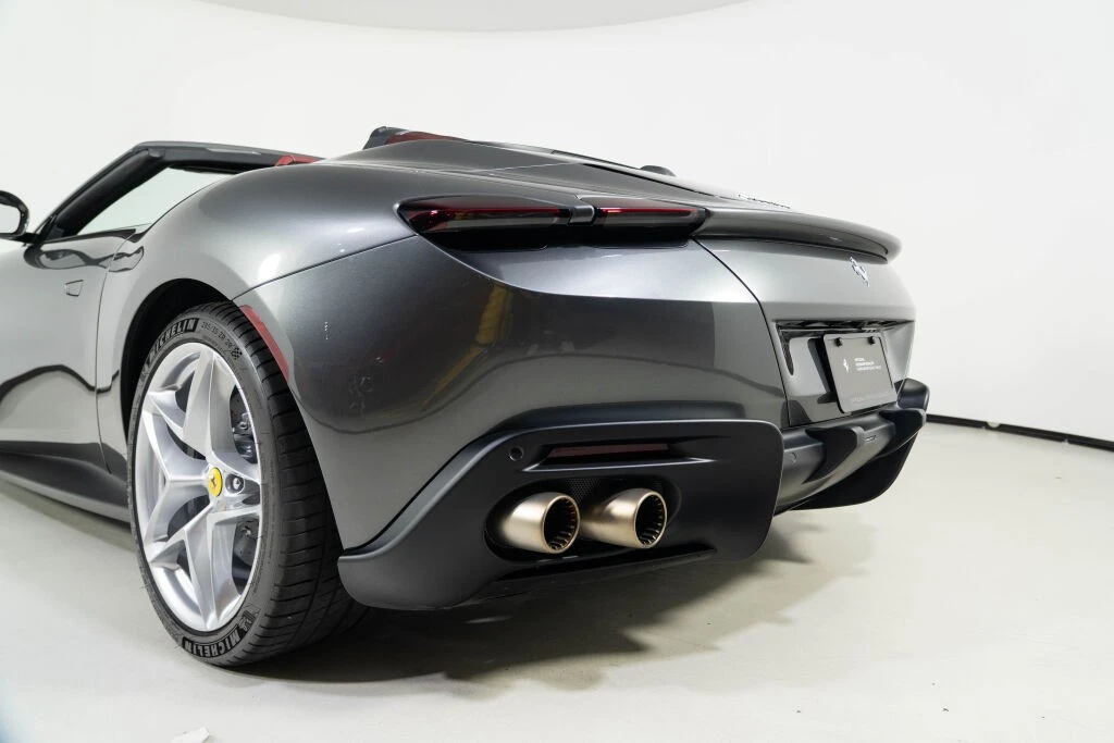 2025 Ferrari Roma Spider - Image 15 of 31