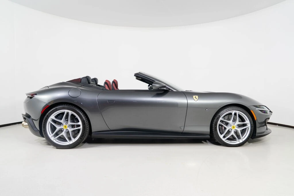 2025 Ferrari Roma Spider - Image 10 of 21