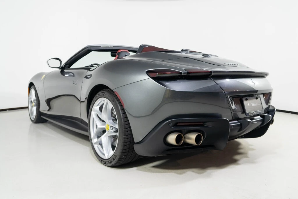 2025 Ferrari Roma Spider - Image 7 of 31
