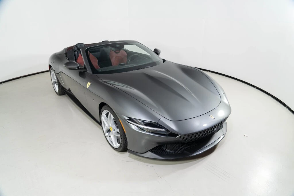 2025 Ferrari Roma Spider - Image 24 of 31