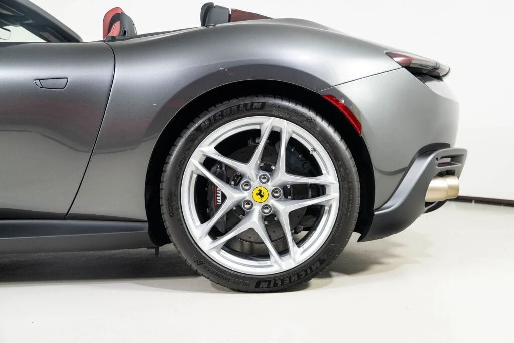 2025 Ferrari Roma Spider - Image 14 of 21