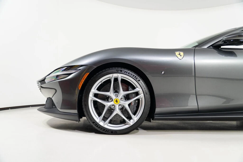 2025 Ferrari Roma Spider - Image 12 of 31