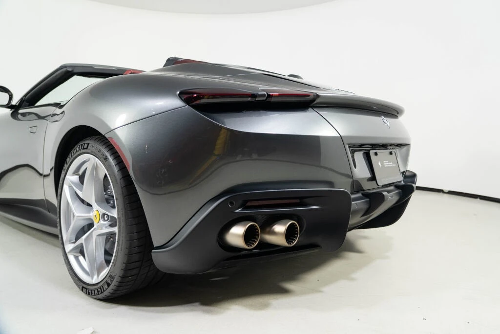 2025 Ferrari Roma Spider - Image 15 of 31