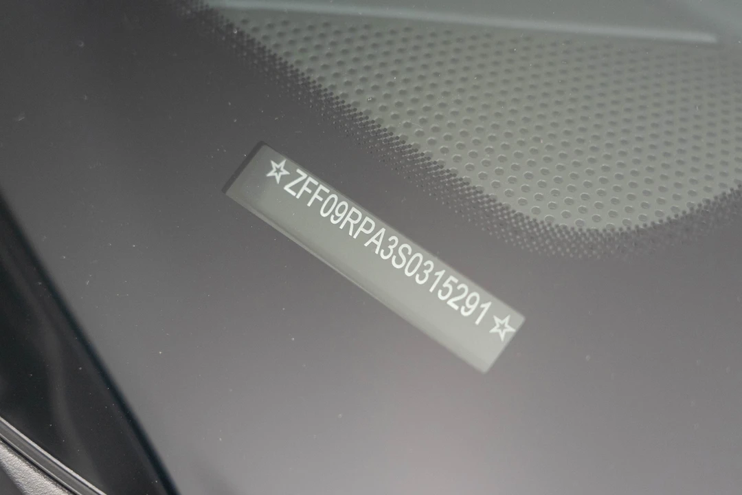 2025 Ferrari Roma Spider - Image 28 of 31