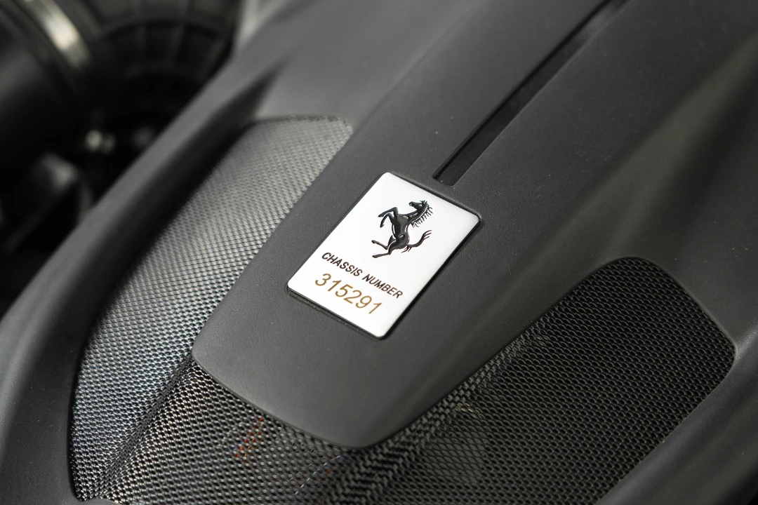 2025 Ferrari Roma Spider - Image 21 of 31