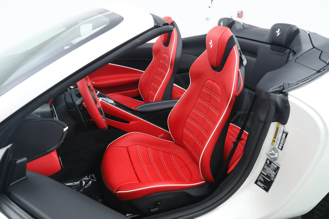 2025 Ferrari Roma Spider - Image 5 of 31