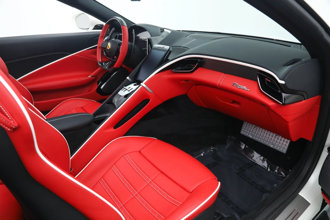 2025 Ferrari Roma Spider - Image 20 of 31
