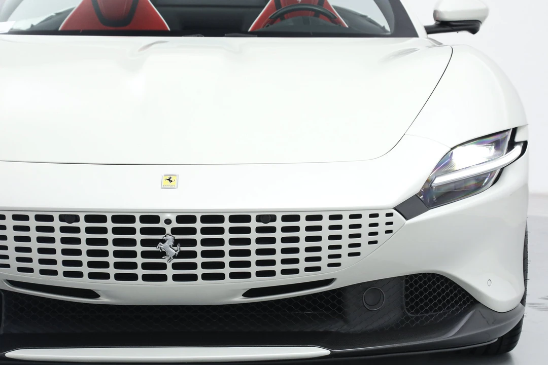 2025 Ferrari Roma Spider - Image 15 of 31