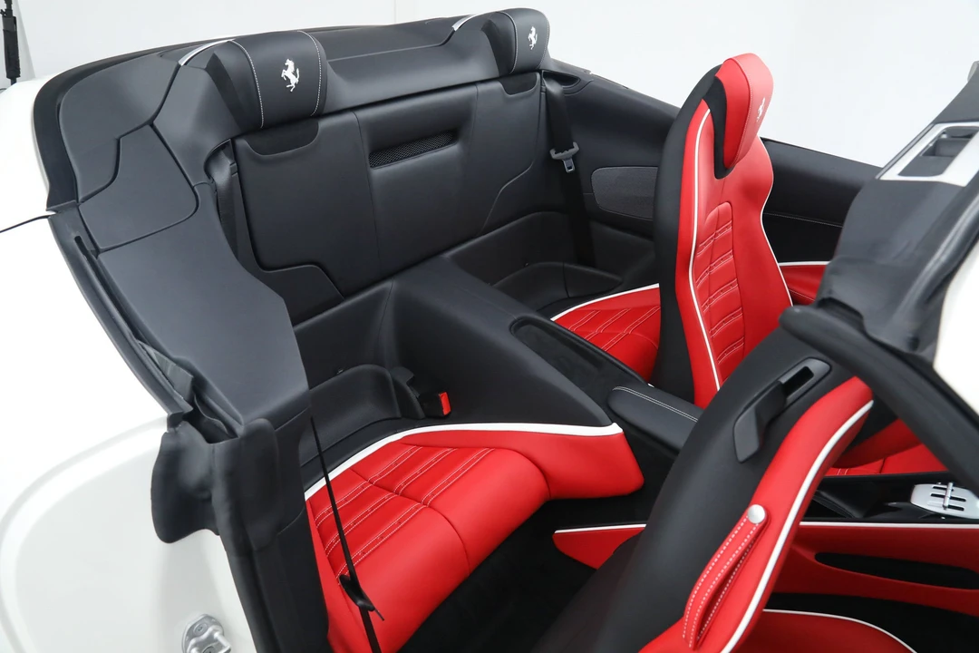 2025 Ferrari Roma Spider - Image 23 of 31