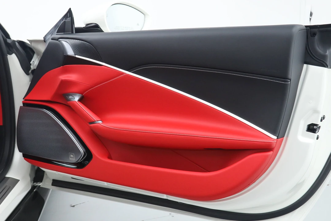 2025 Ferrari Roma Spider - Image 19 of 31