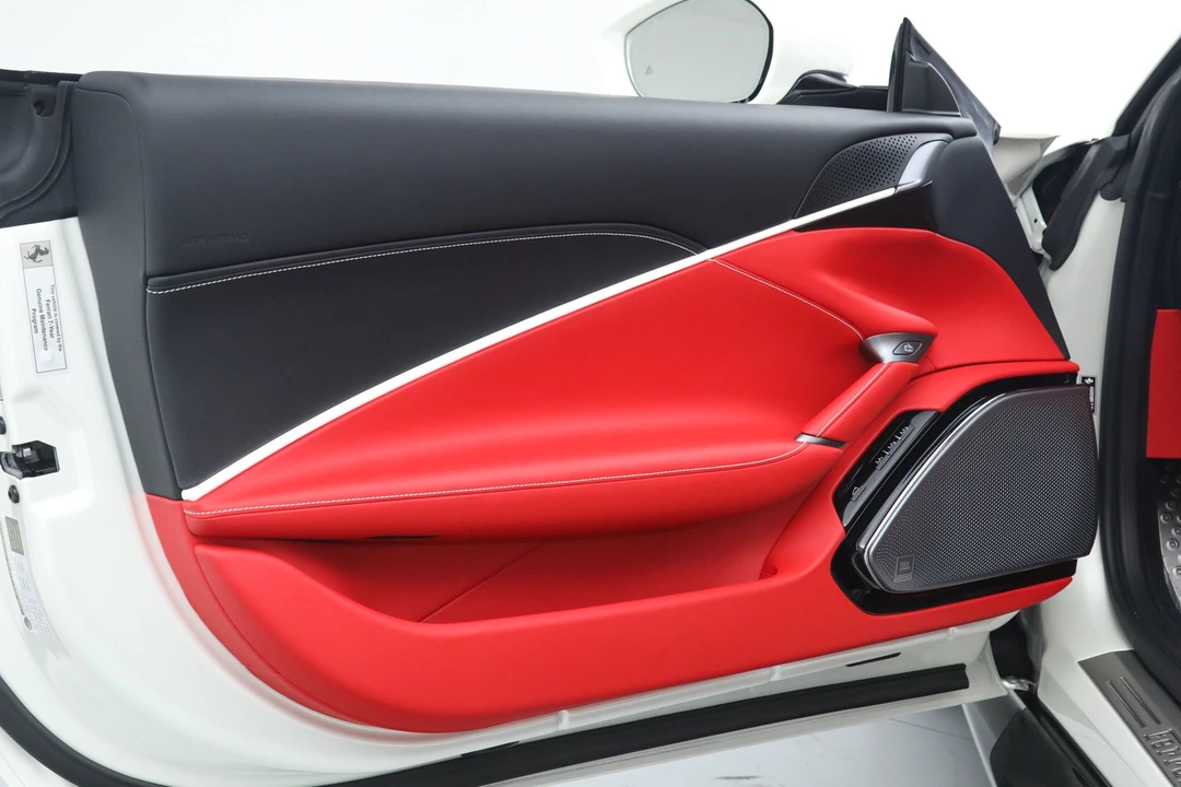 2025 Ferrari Roma Spider - Image 26 of 31