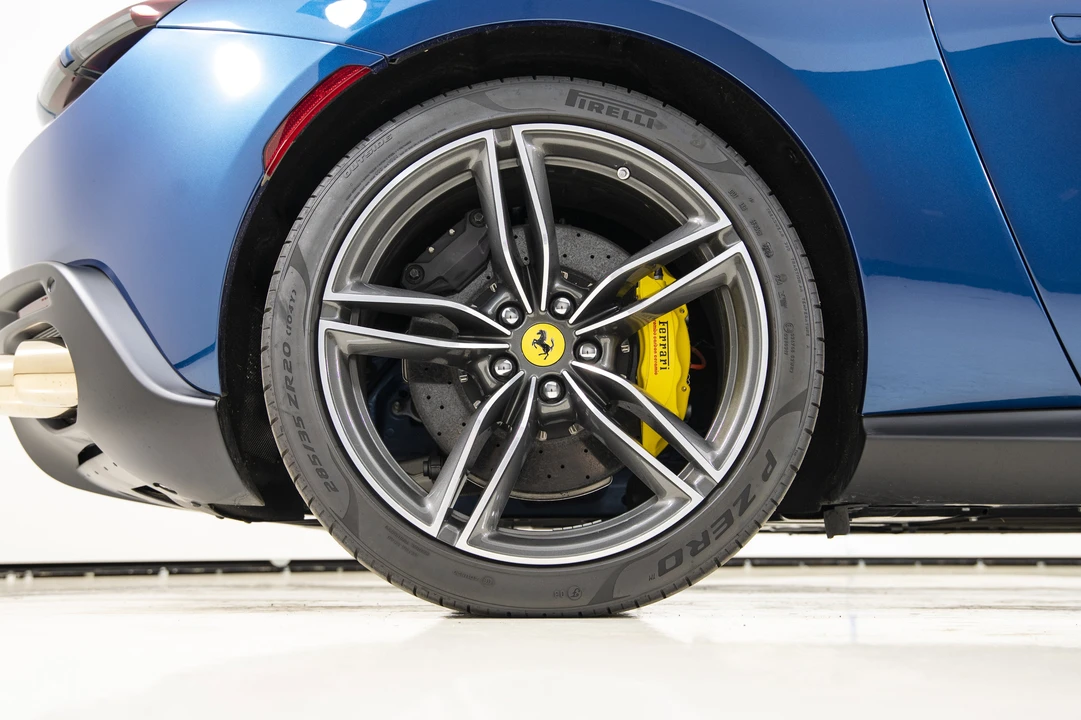 2025 Ferrari Roma Spider - Image 20 of 31