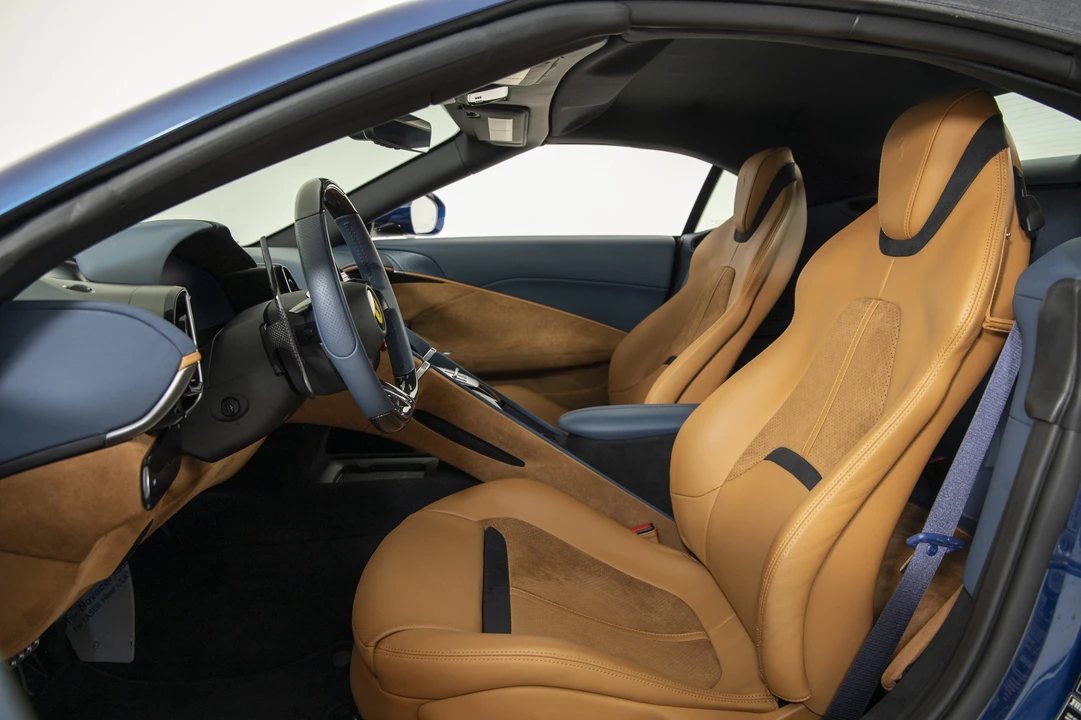 2025 Ferrari Roma Spider - Image 5 of 31