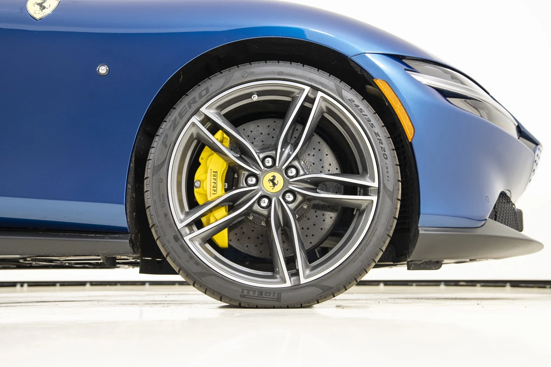 2025 Ferrari Roma Spider - Image 21 of 31