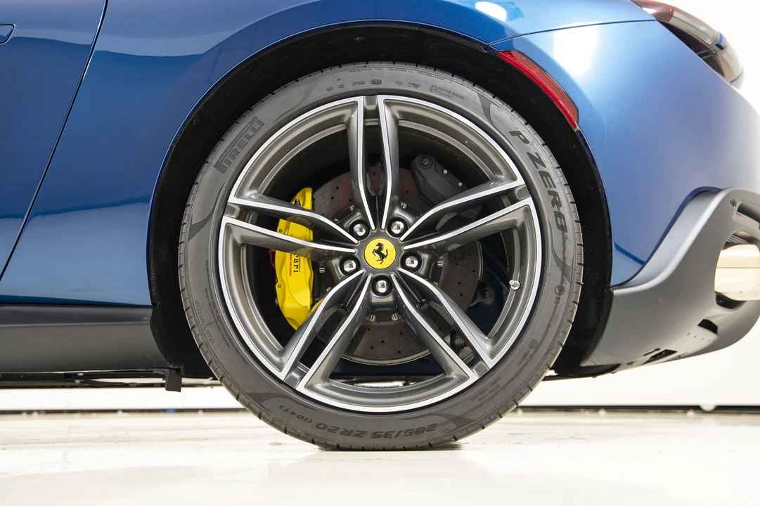 2025 Ferrari Roma Spider - Image 19 of 31