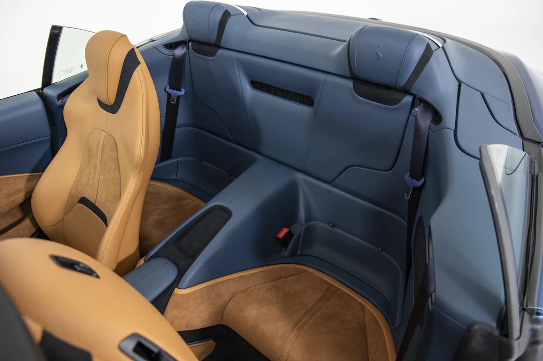 2025 Ferrari Roma Spider - Image 16 of 31
