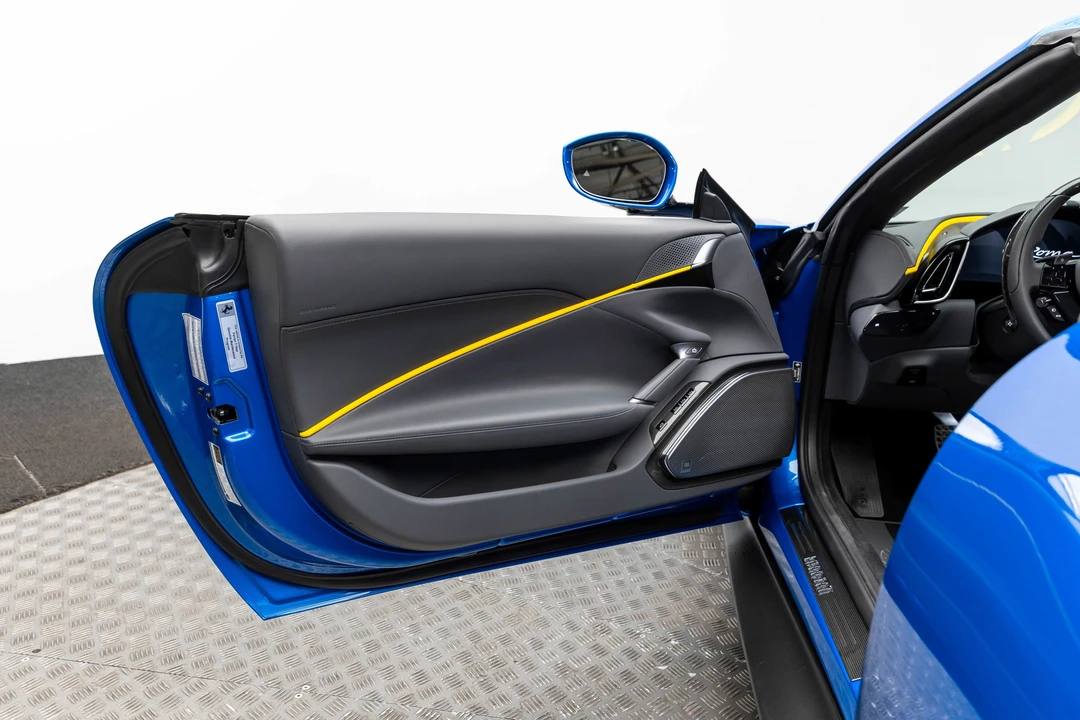 2025 Ferrari Roma Spider - Image 12 of 31