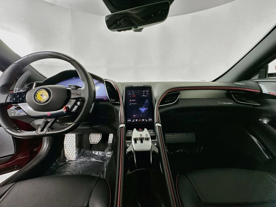 2025 Ferrari Roma Spider - Image 14 of 31