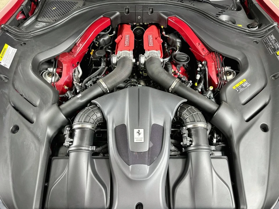 2025 Ferrari Roma Spider - Image 13 of 31