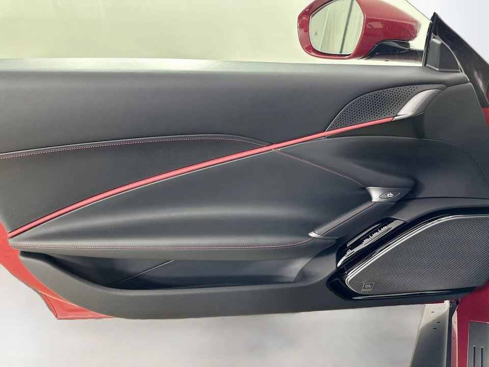 2025 Ferrari Roma Spider - Image 16 of 31