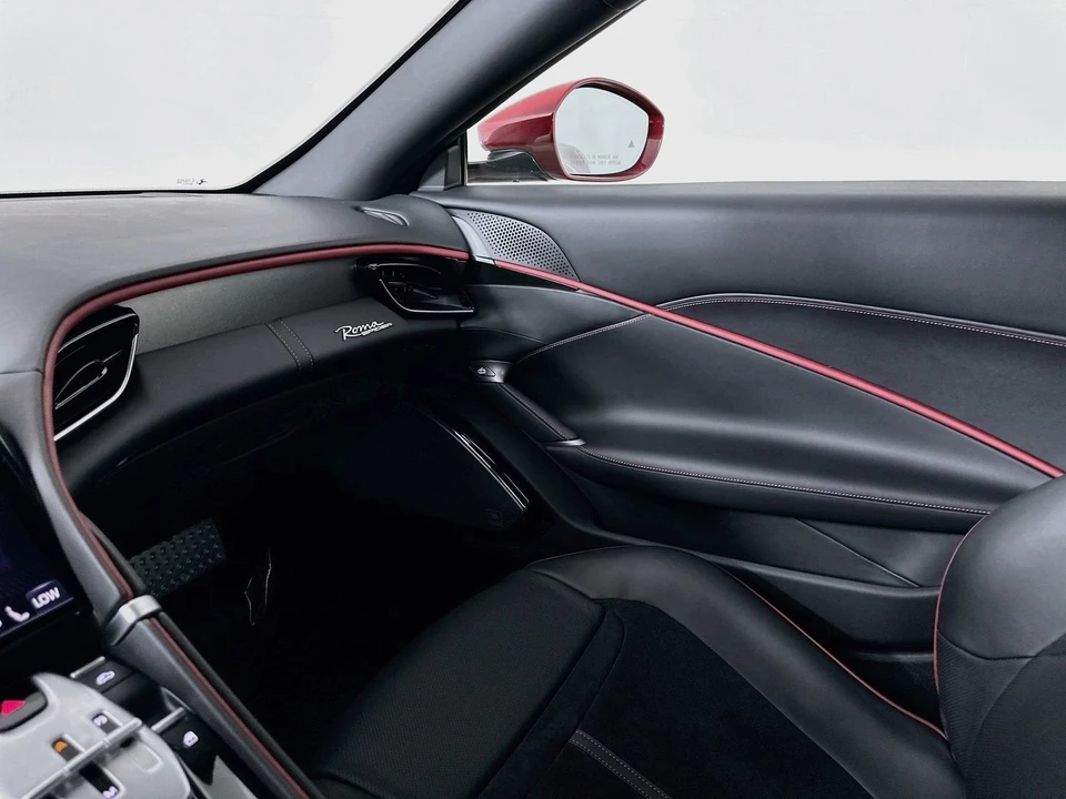 2025 Ferrari Roma Spider - Image 23 of 31