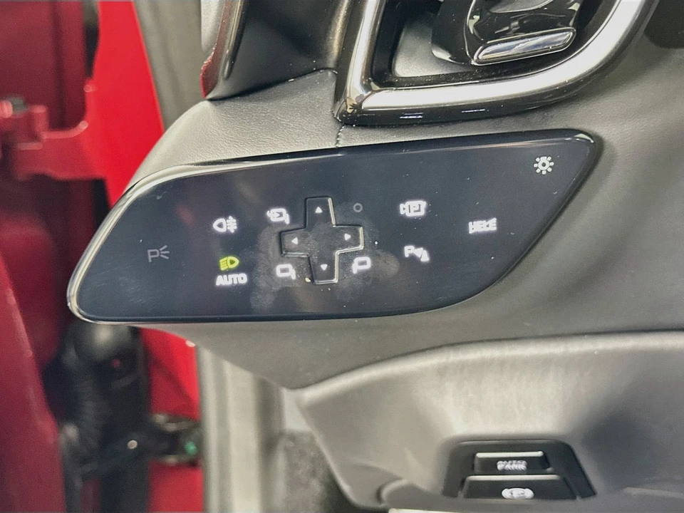 2025 Ferrari Roma Spider - Image 20 of 31
