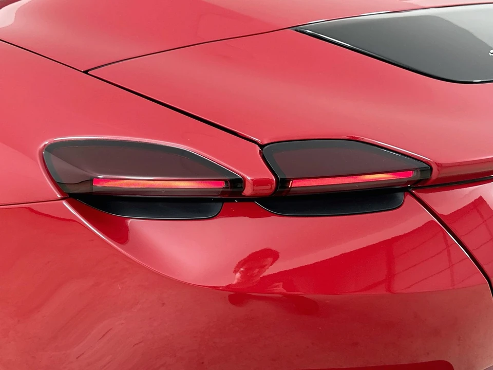 2025 Ferrari Roma Spider - Image 12 of 31