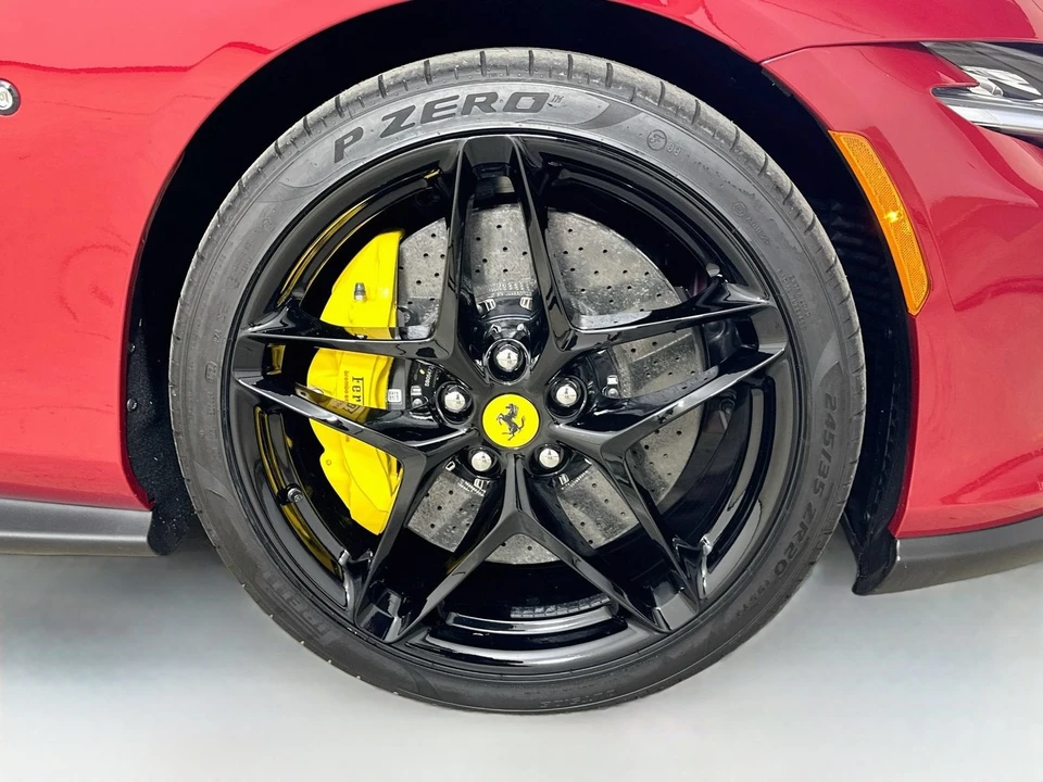 2025 Ferrari Roma Spider - Image 10 of 31