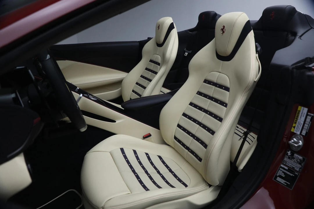 2025 Ferrari Roma Spider - Image 15 of 31