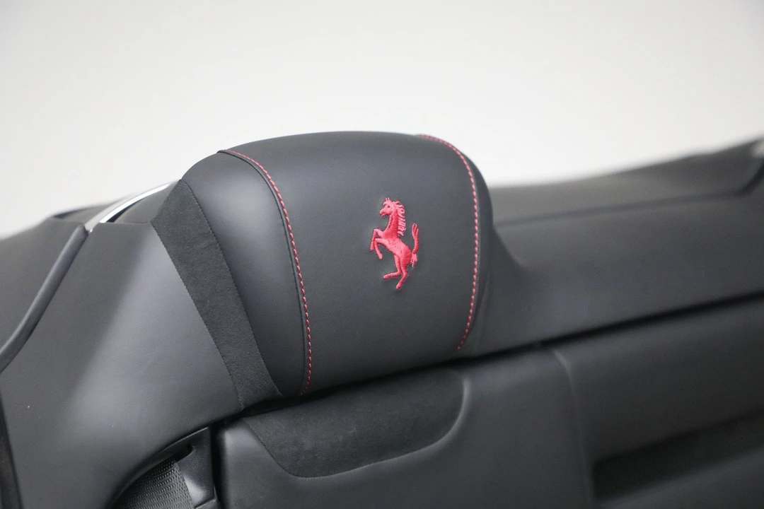 2025 Ferrari Roma Spider - Image 24 of 31