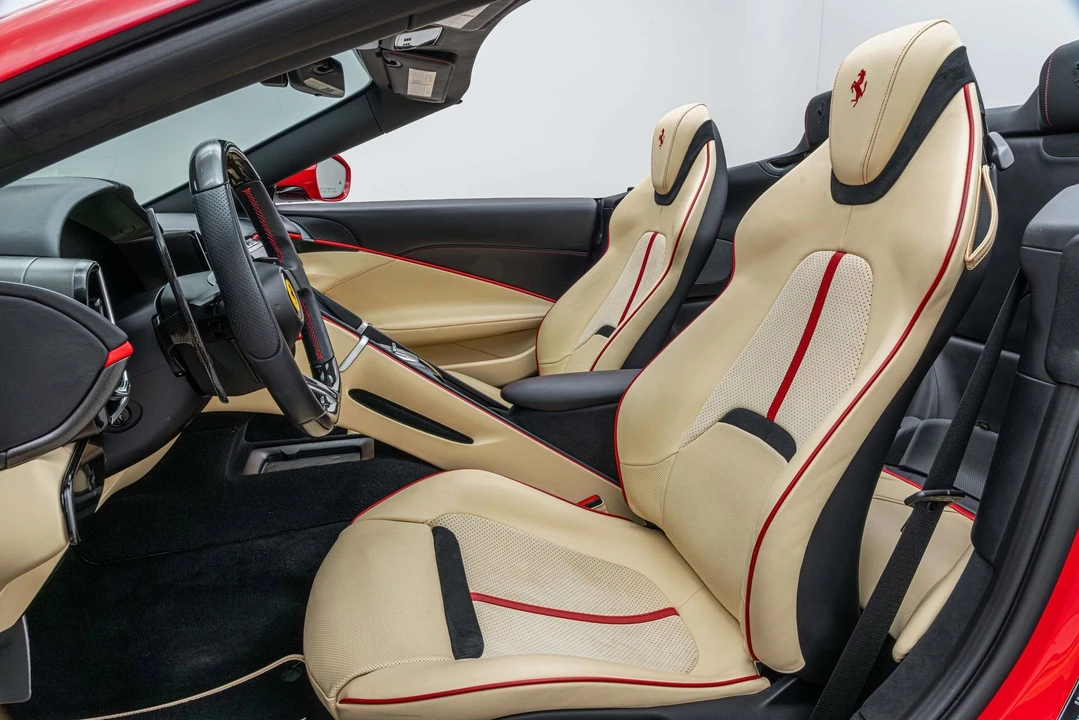2025 Ferrari Roma Spider - Image 5 of 31