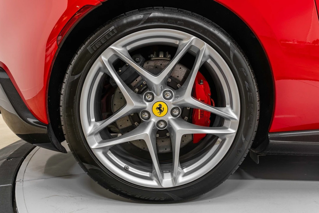 2025 Ferrari Roma Spider - Image 15 of 31