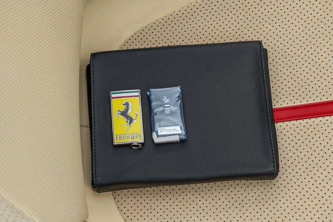 2025 Ferrari Roma Spider - Image 29 of 31