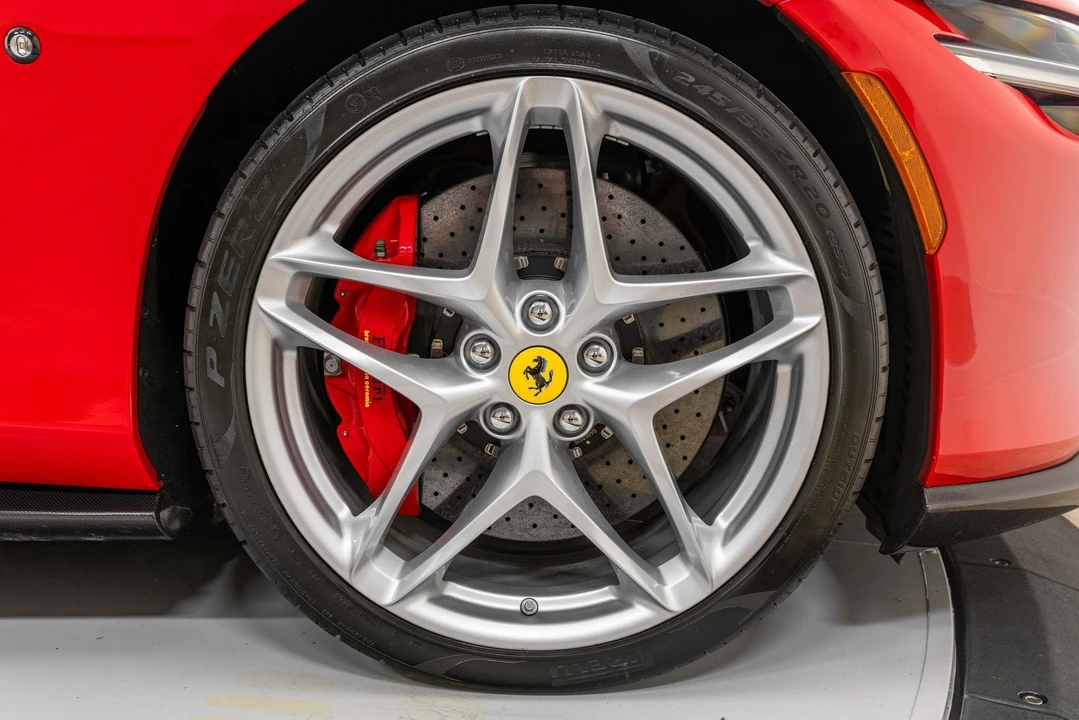 2025 Ferrari Roma Spider - Image 16 of 31