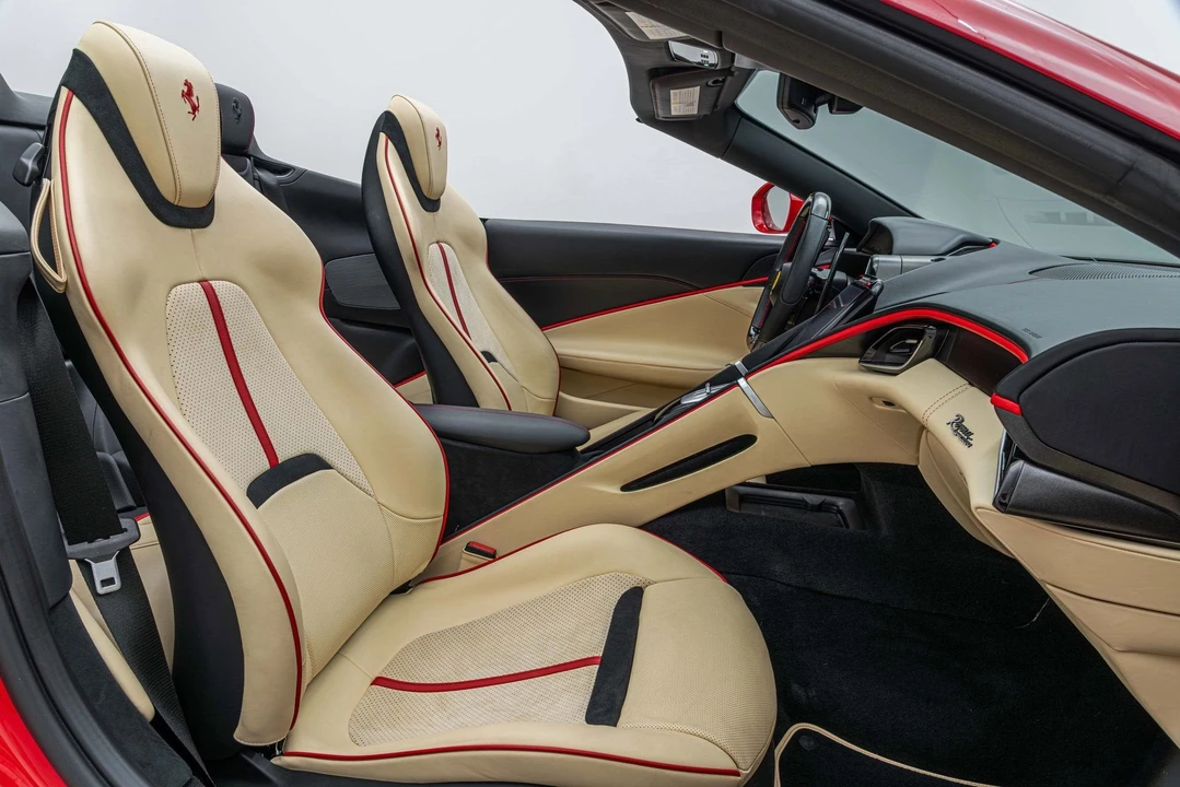 2025 Ferrari Roma Spider - Image 30 of 31