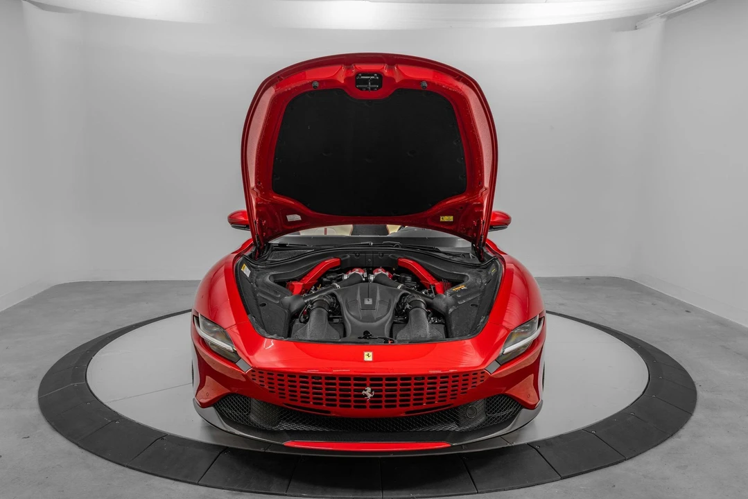 2025 Ferrari Roma Spider - Image 22 of 31