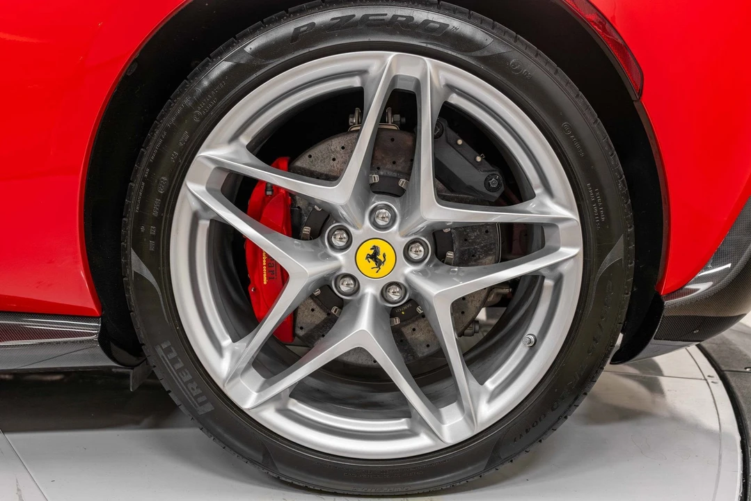 2025 Ferrari Roma Spider - Image 18 of 31