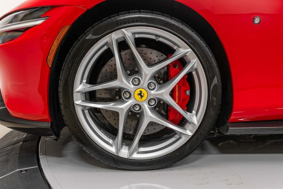 2025 Ferrari Roma Spider - Image 17 of 31