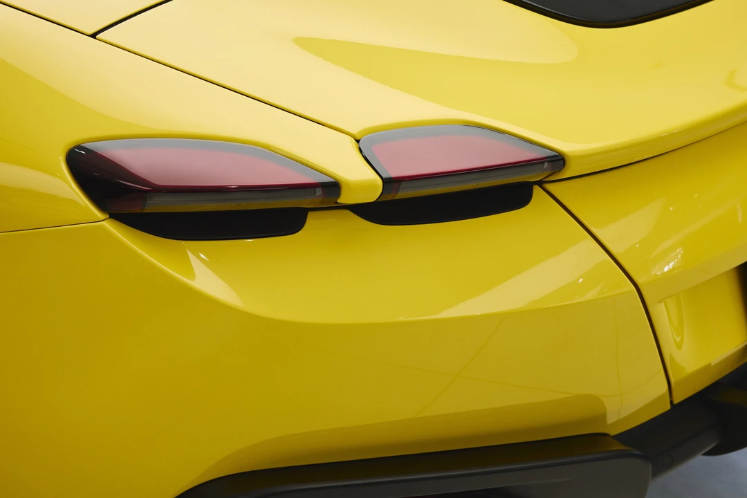 2025 Ferrari Roma Spider - Image 21 of 31