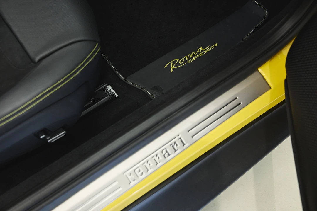 2025 Ferrari Roma Spider - Image 19 of 31