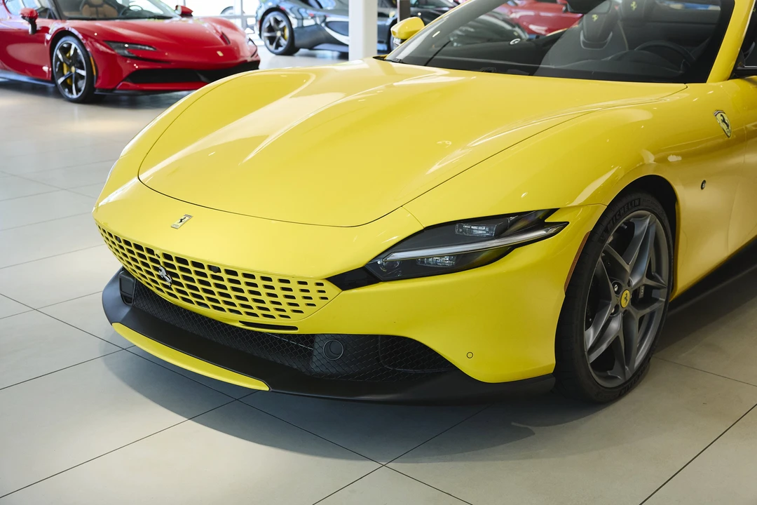 2025 Ferrari Roma Spider - Image 27 of 31