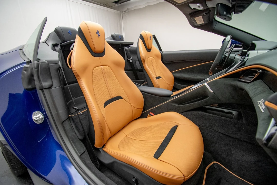 2025 Ferrari Roma Spider - Image 23 of 31