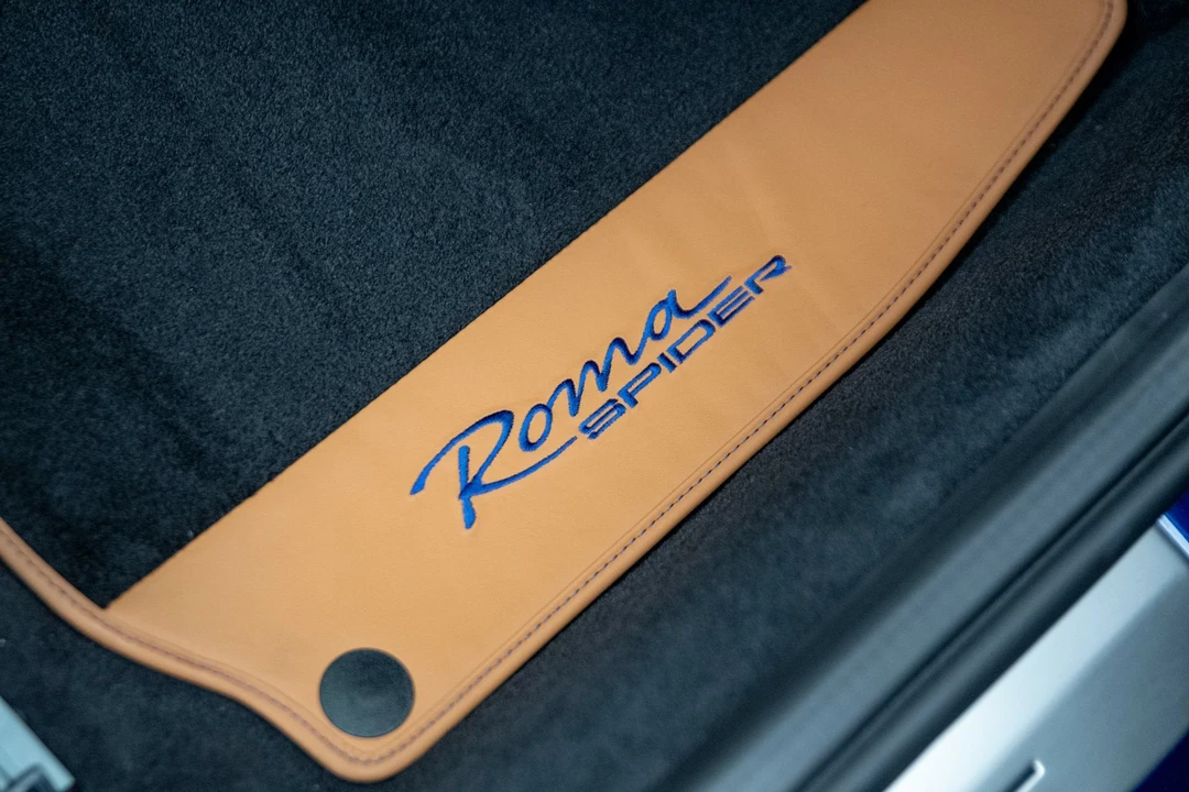 2025 Ferrari Roma Spider - Image 29 of 31