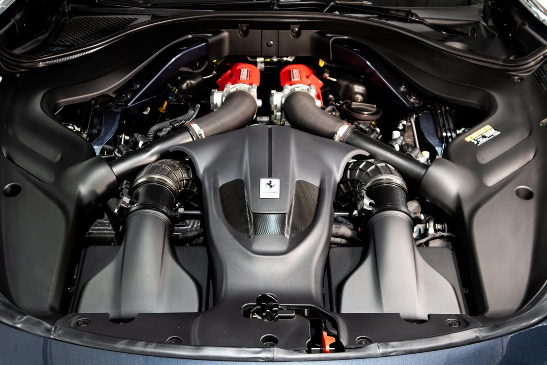 2025 Ferrari Roma Spider - Image 10 of 19