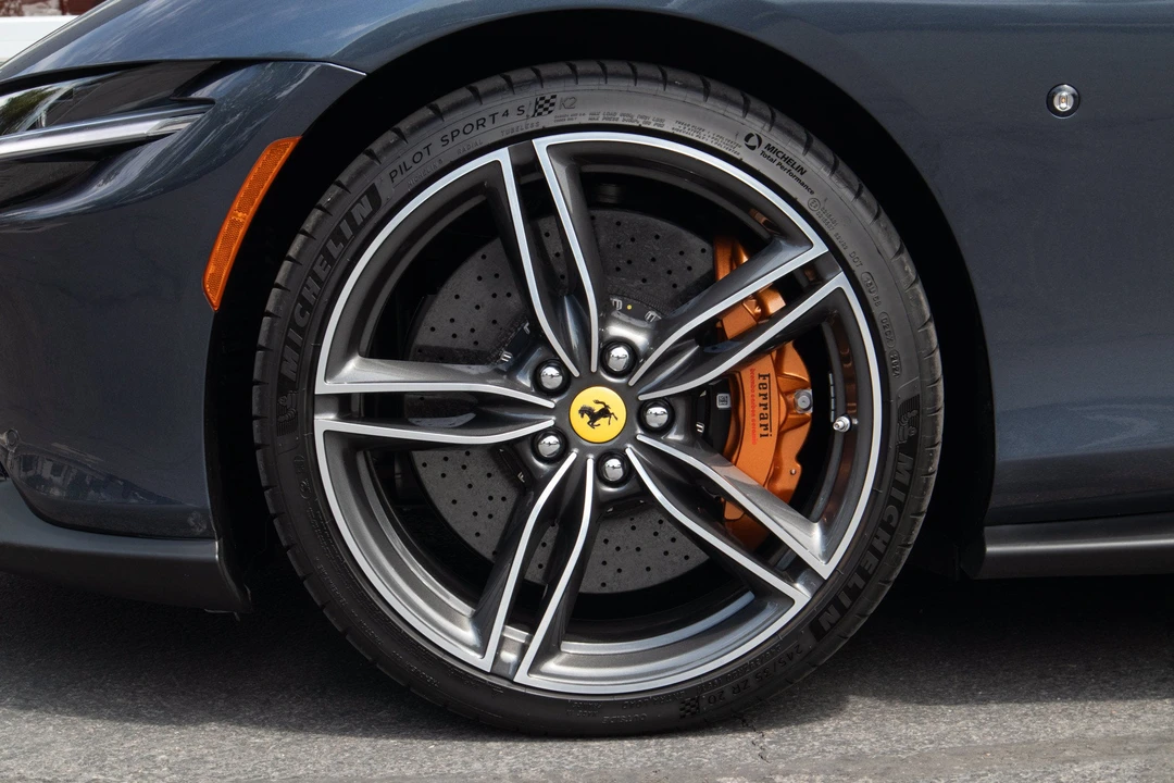 2025 Ferrari Roma Spider - Image 12 of 19