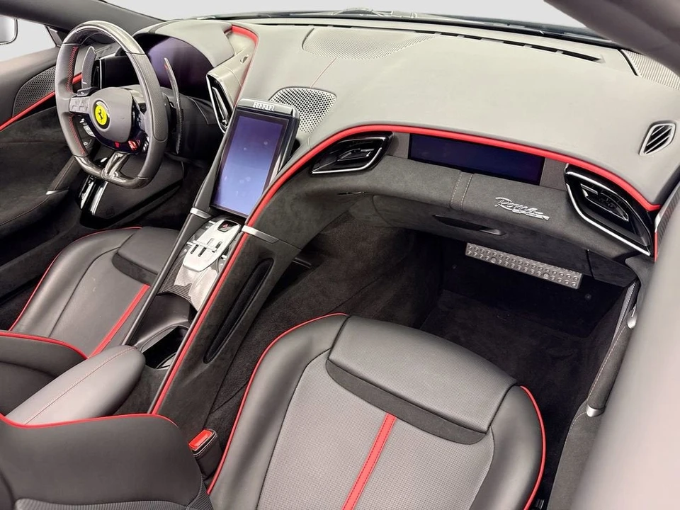 2025 Ferrari Roma Spider - Image 24 of 31