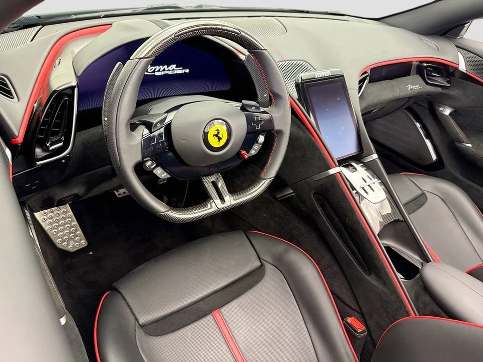 2025 Ferrari Roma Spider - Image 17 of 31