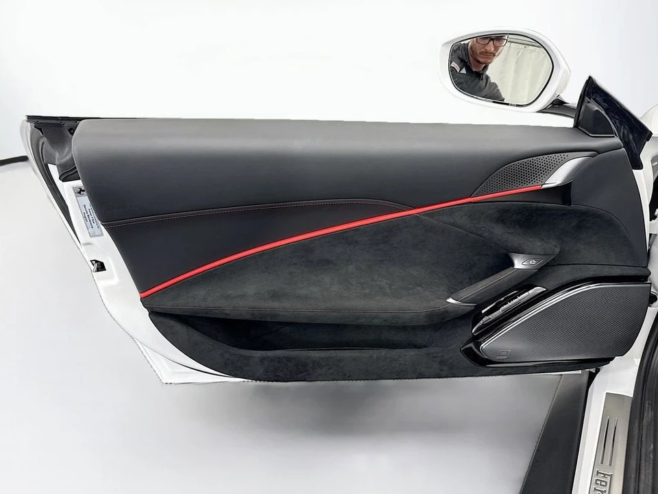 2025 Ferrari Roma Spider - Image 30 of 31