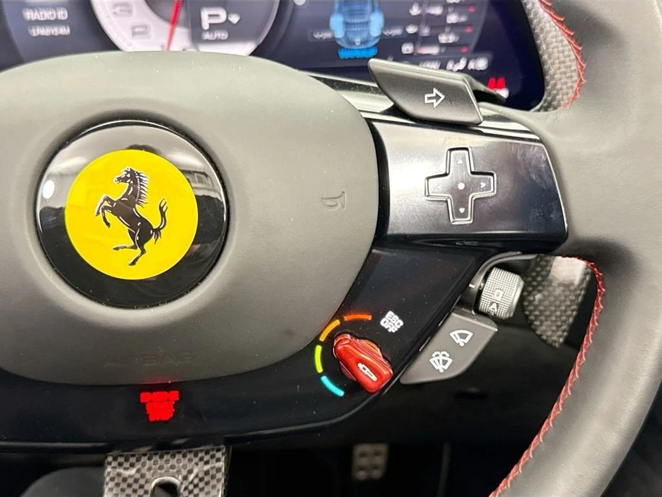 2025 Ferrari Roma Spider - Image 20 of 31